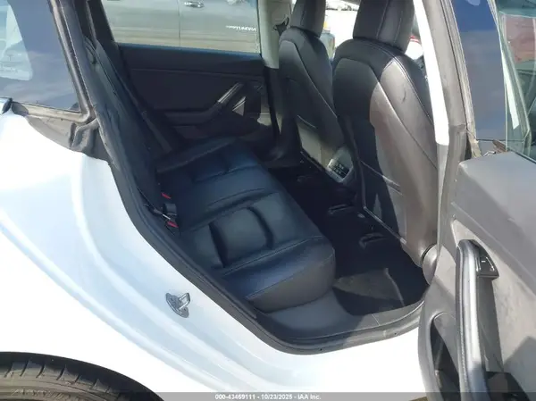 5YJ3E1EA6JF032704 2018 TESLA MODEL 3 - Image 8