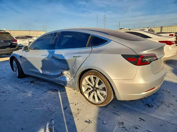 5YJ3E1EA6JF034825 2018 TESLA MODEL 3 - Image 2