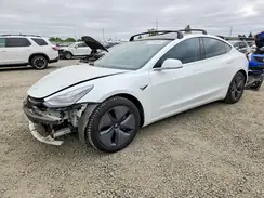 5YJ3E1EA6JF035196 2018 TESLA MODEL 3