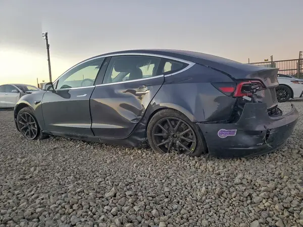 5YJ3E1EA6JF038423 2018 TESLA MODEL 3 - Image 2