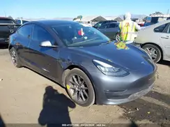 5YJ3E1EA6JF044643 2018 TESLA MODEL 3