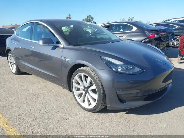 5YJ3E1EA6JF047350 2018 TESLA MODEL 3 - Image 1