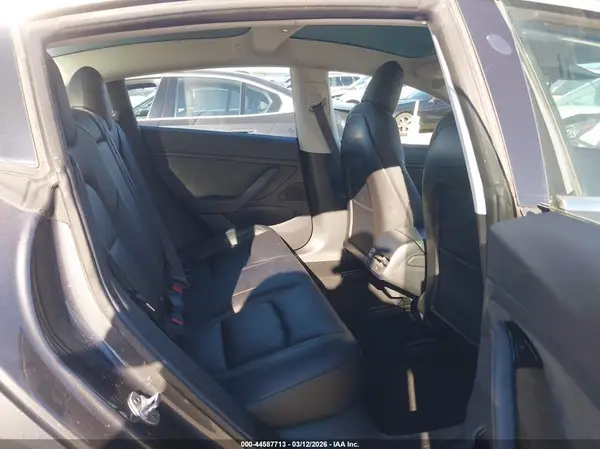 5YJ3E1EA6JF047350 2018 TESLA MODEL 3 - Image 8