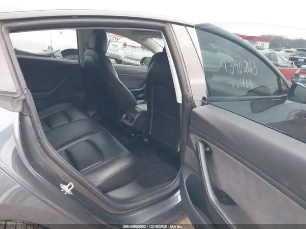 5YJ3E1EA6JF048255 2018 TESLA MODEL 3 - Image 8
