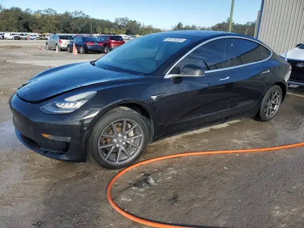 5YJ3E1EA6JF095625 2018 TESLA MODEL 3 - Image 1