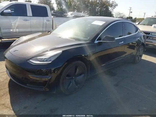 5YJ3E1EA6JF098637 2018 TESLA MODEL 3 - Image 2