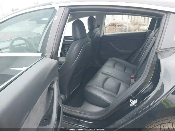 5YJ3E1EA6JF108888 2018 TESLA MODEL 3 - Image 8