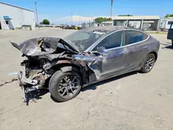 5YJ3E1EA6JF123679 2018 TESLA MODEL 3