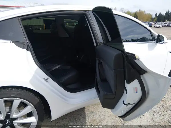 5YJ3E1EA6JF126582 2018 TESLA MODEL 3 - Image 8
