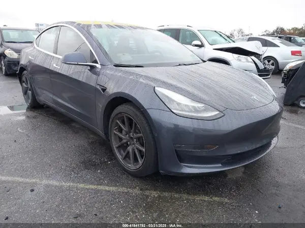 5YJ3E1EA6JF158657 2018 TESLA MODEL 3 - Image 1