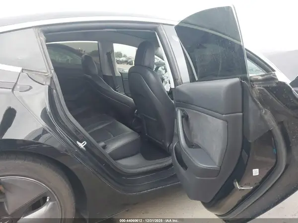 5YJ3E1EA6KF296894 2019 TESLA MODEL 3 - Image 8