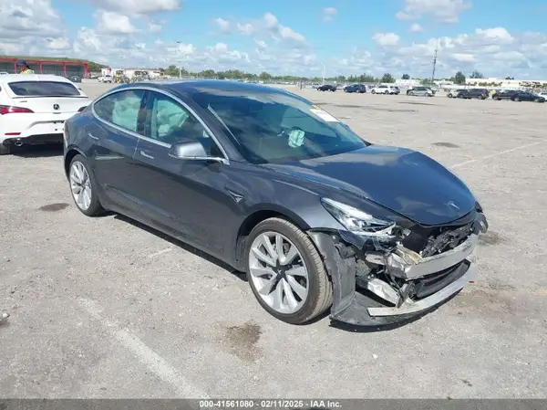 5YJ3E1EA6KF300734 2019 TESLA MODEL 3 - Image 1