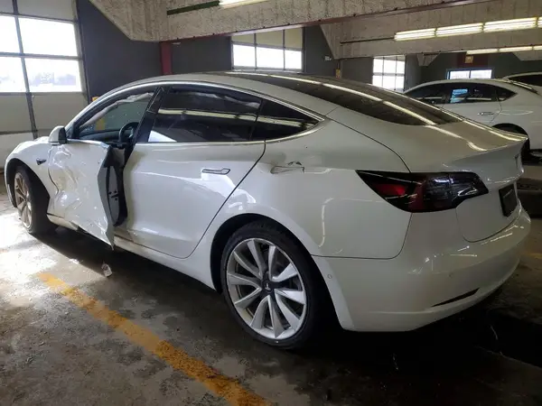 5YJ3E1EA6KF302757 2019 TESLA MODEL 3 - Image 2
