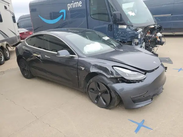 5YJ3E1EA6KF307652 2019 TESLA MODEL 3 - Image 1