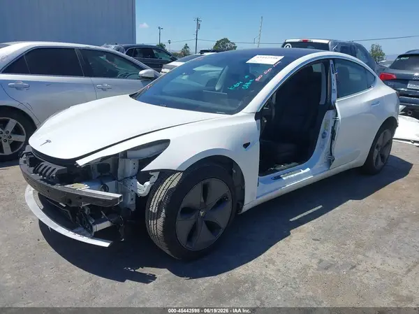 5YJ3E1EA6KF310096 2019 TESLA MODEL 3 - Image 2