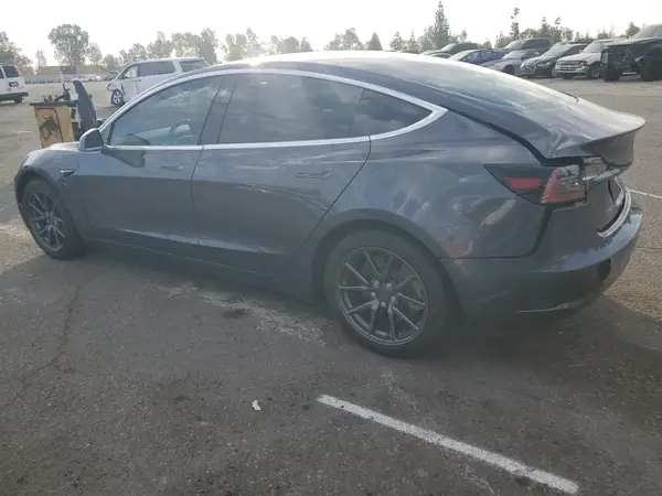 5YJ3E1EA6KF321647 2019 TESLA MODEL 3 - Image 2
