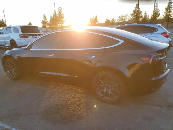 5YJ3E1EA6KF361758 2019 TESLA MODEL 3 - Image 2