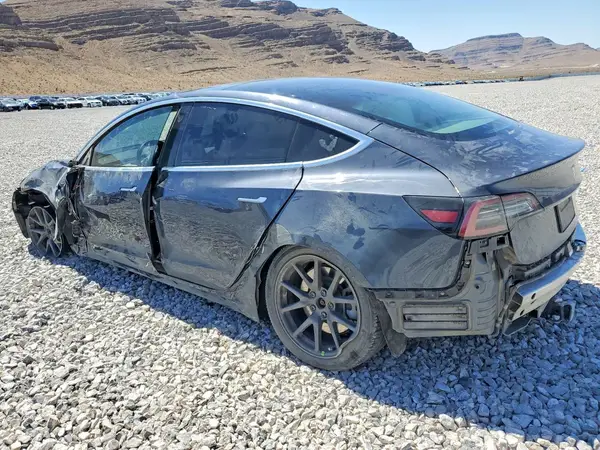 5YJ3E1EA6KF431582 2019 TESLA MODEL 3 - Image 2