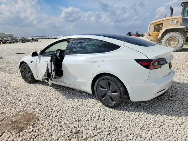 5YJ3E1EA6LF800054 2020 TESLA MODEL 3 - Image 2