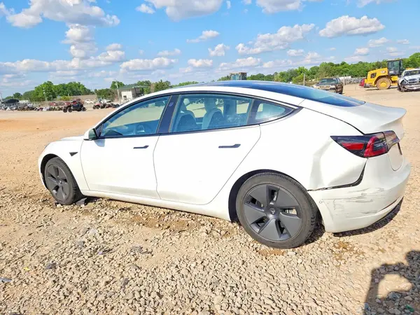 5YJ3E1EA6MF089585 2021 TESLA MODEL 3 - Image 2