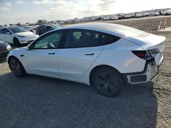 5YJ3E1EA6MF097105 2021 TESLA MODEL 3 - Image 2