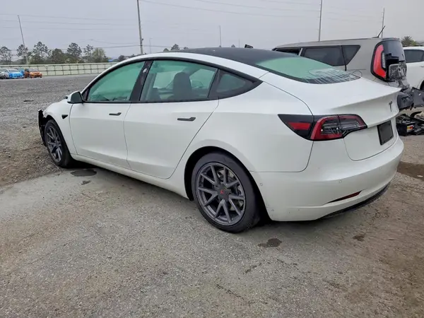 5YJ3E1EA6MF100407 2021 TESLA MODEL 3 - Image 2