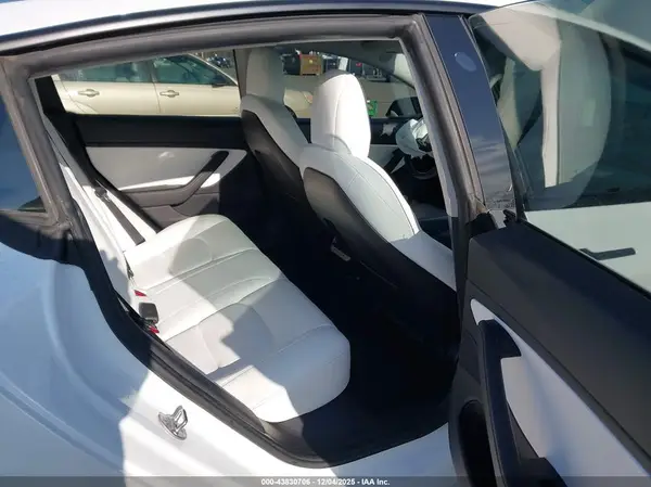5YJ3E1EA6MF853760 2021 TESLA MODEL 3 - Image 8
