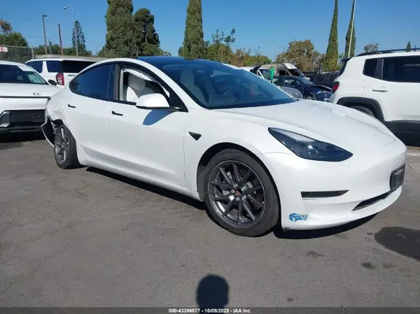 5YJ3E1EA6MF877864 2021 TESLA MODEL 3 - Image 1
