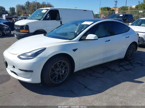 5YJ3E1EA6MF877864 2021 TESLA MODEL 3 - Image 2