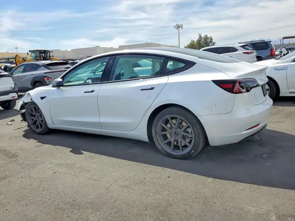 5YJ3E1EA6MF877945 2021 TESLA MODEL 3 - Image 2