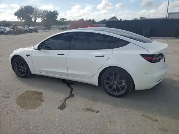 5YJ3E1EA6MF913357 2021 TESLA MODEL 3 - Image 2