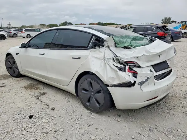 5YJ3E1EA6MF920941 2021 TESLA MODEL 3 - Image 2