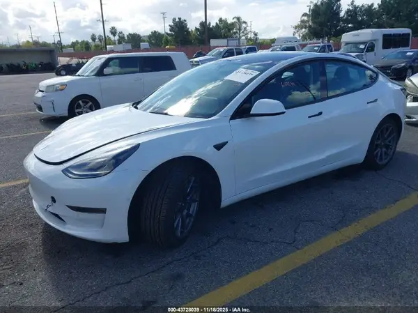 5YJ3E1EA6NF101672 2022 TESLA MODEL 3 - Image 2