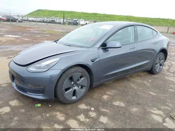 5YJ3E1EA6NF106807 2022 TESLA MODEL 3 - Image 2
