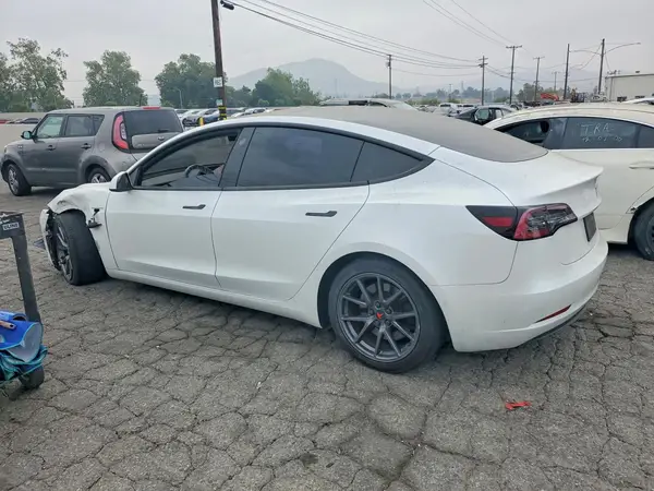 5YJ3E1EA6NF109819 2022 TESLA MODEL 3 - Image 2