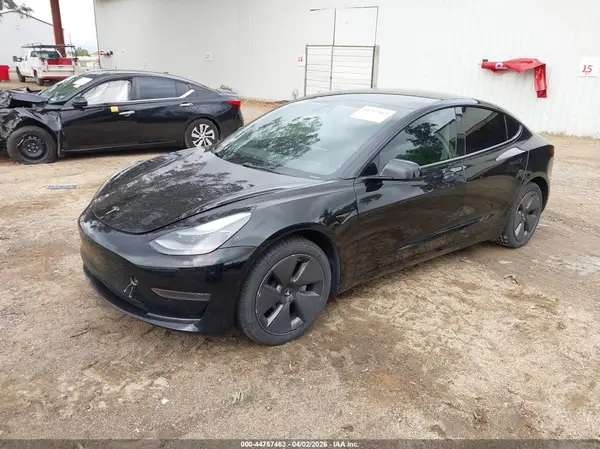 5YJ3E1EA6NF111909 2022 TESLA MODEL 3 - Image 2