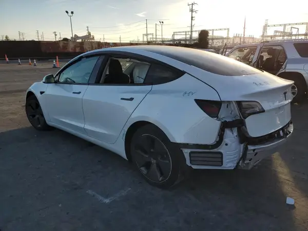 5YJ3E1EA6NF111991 2022 TESLA MODEL 3 - Image 2