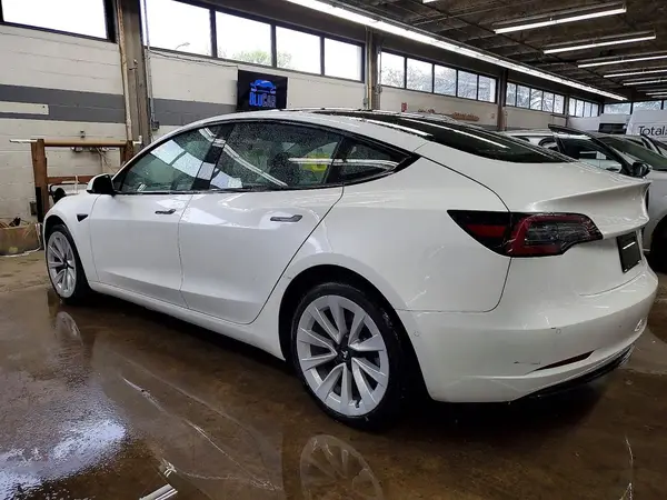 5YJ3E1EA6NF187601 2022 TESLA MODEL 3 - Image 2