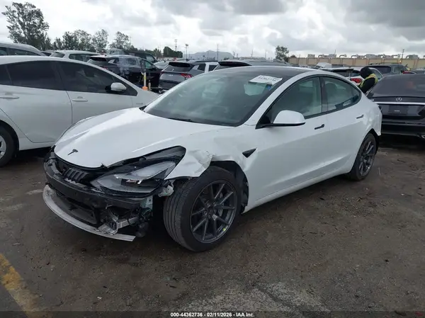 5YJ3E1EA6NF192930 2022 TESLA MODEL 3 - Image 2