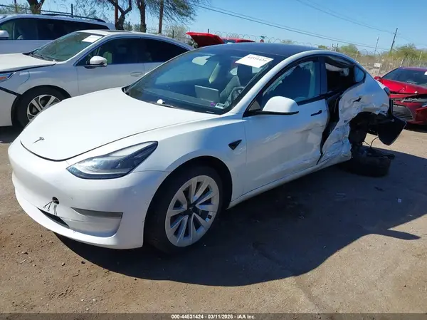 5YJ3E1EA6NF209130 2022 TESLA MODEL 3 - Image 2