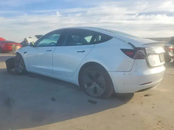5YJ3E1EA6NF230690 2022 TESLA MODEL 3 - Image 2