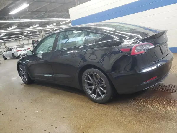 5YJ3E1EA6NF286645 2022 TESLA MODEL 3 - Image 2