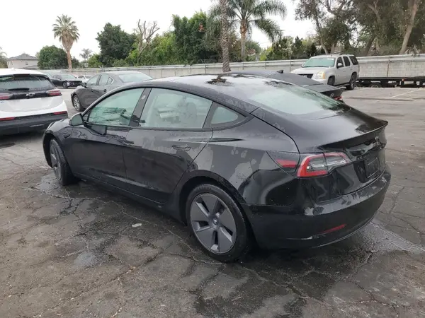 5YJ3E1EA6NF286659 2022 TESLA MODEL 3 - Image 2