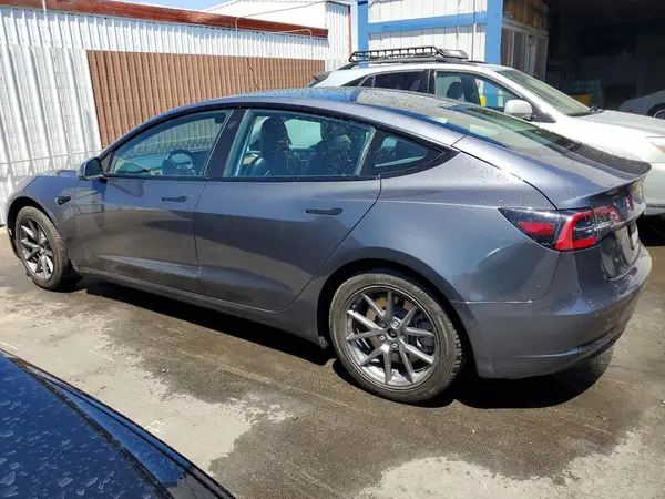 5YJ3E1EA6NF287052 2022 TESLA MODEL 3 - Image 2