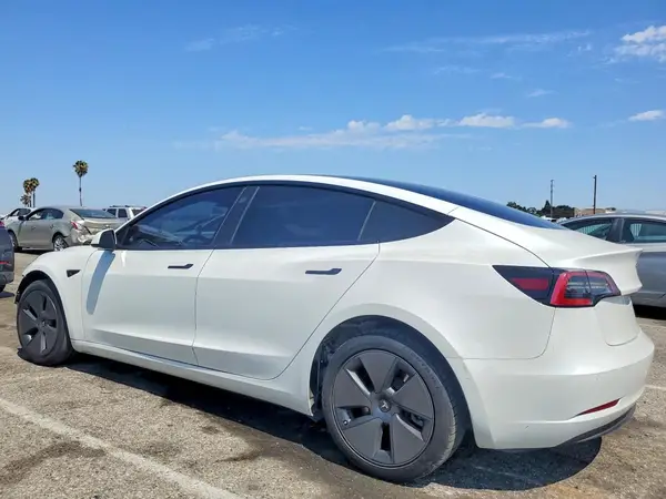5YJ3E1EA6NF298326 2022 TESLA MODEL 3 - Image 2
