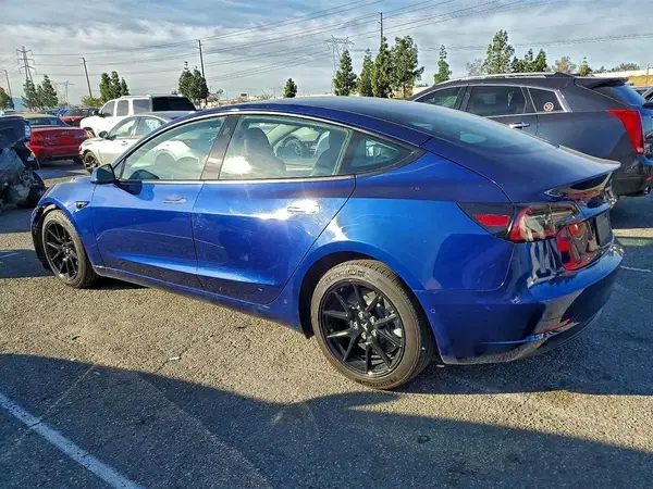 5YJ3E1EA6NF318672 2022 TESLA MODEL 3 - Image 2