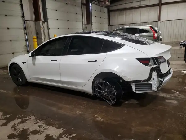5YJ3E1EA6NF324892 2022 TESLA MODEL 3 - Image 2