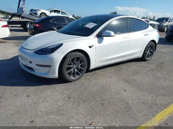 5YJ3E1EA6NF329736 2022 TESLA MODEL 3 - Image 2