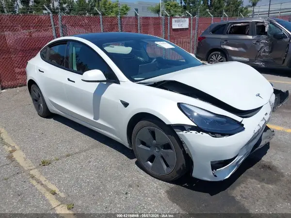 5YJ3E1EA6NF332281 2022 TESLA MODEL 3 - Image 1