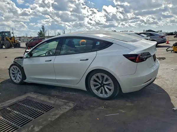 5YJ3E1EA6NF332393 2022 TESLA MODEL 3 - Image 2